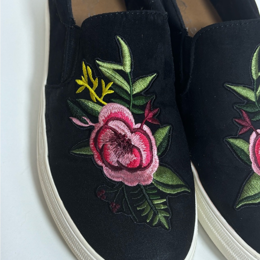 Big Buddha Black Floral Embroidered Slip-On Flats Women's Size 9 - Picture 2 of 8